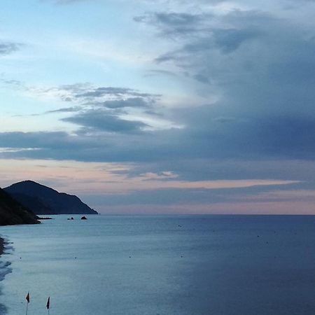 デイヴァ・マリーナTino Brezza Di Mareアパートメント エクステリア 写真